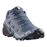 Calzado de trekking Salomon modelo Speedcross 6, en tonos gris y verde claro, diseñadas para trail running con suela de gran tracción y cordones de ajuste rápido.