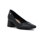 Zapato de tacón cuadrado bajo, color negro, con punta fina y detalle de pin metálico dorado en el lateral.