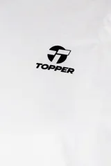 Remera deportiva Topper de manga corta y cuello redondo, color blanco, con logo impreso en el pecho.