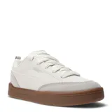 Championes Puma modelo Park Lifestyle OG, con diseño retro inspirado en los años 80. Presentan una capellada de material sintético en color blanco crema con refuerzos de gamuza en la puntera y el talón. Cuentan con suela de goma color caramelo y cordones gruesos al tono.