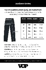 Jardinero de jean en color celeste claro con lavado desgastado. Presenta un diseño clásico con bolsillo frontal en el pecho, breteles regulables con hebillas metálicas y corte relaxed de pierna recta.