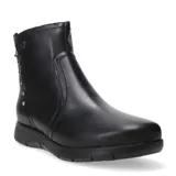 Botas cortas de cuero color negro, con puntera redonda y suela plana de goma. Presentan una hilera de tachas metálicas decorativas en el lateral exterior y costuras reforzadas en el empeine.