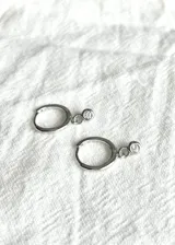 Aros pequeños de plata 925 con mini zirconita engarzada.