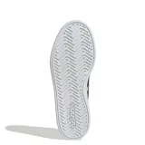Championes Adidas modelo Grand Court Base 3.0, de diseño urbano con exterior de cuero sintético blanco y las icónicas tres rayas laterales en color negro. Presentan cierre con cordones y suela de goma resistente.
