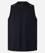 Musculosa deportiva básica de color blanco, de corte regular y cuello redondo, confeccionada en poliéster con recortes laterales y detalle de lettering en el bajo.
