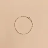 Pulsera de plata 925 con diseño de cadena tipo soga, con acabado brillante.