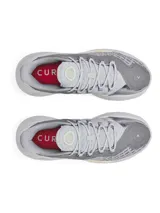 Championes de básquetbol Under Armour Curry 11, con tecnología de amortiguación UA Flow de doble densidad y tejido superior UA IntelliKnit transpirable. Presenta un diseño en tonos grises con detalles en crema y blanco, contrafuerte de TPU en el talón y placa Pebax en el antepié para mayor agilidad.