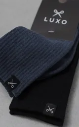 Pack de dos pares de medias de algodón y spandex, una en color azul y otra en color negro. Presentan un diseño acanalado con una pequeña etiqueta textil cosida en el borde superior que muestra el logo de la marca Luxo.