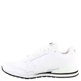 Championes urbanos Puma modelo ST Runner V3, color blanco con detalles en negro en la suela. Presentan diseño clásico con cordones, logo de la marca en el lateral y lengüeta, y suela de goma resistente.