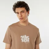 Remera color beige con estampado frontal de la frase "Wave Rush".