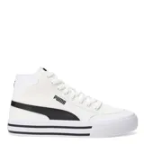 Championes urbanos Puma Court Classic Vulc Mid FS de caña media, confeccionados en lona negra con la icónica franja lateral en blanco. Presentan cierre de cordones, suela vulcanizada blanca con detalles en negro y logo de la marca en el lateral y la lengüeta.