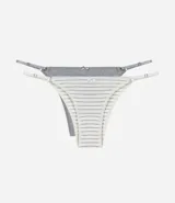 Pack de dos bombachas tipo colaless marca Lov, confeccionadas en algodón con detalles de lazo pequeño en el frente. El set incluye una pieza lisa en color gris y una pieza con estampado de rayas horizontales en color crema.