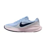 Championes de running Nike Revolution 8, color negro con entresuela blanca y el característico swoosh de Nike en el lateral.