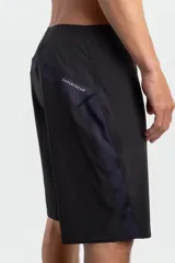 Short de baño O'Neill Superfreak Solid, color negro, de diseño técnico con cintura fija y cordón de ajuste.