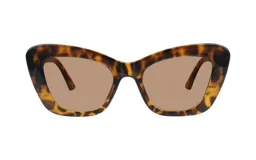 Lentes de sol con montura carey y forma cat-eye.