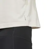 Musculosa deportiva Adidas de corte crop, color gris claro, con cuello redondo y logo de la marca estampado en el pecho.