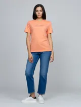 Remera de algodón color naranja con cuello redondo, manga corta y logo de Calvin Klein estampado en el pecho.