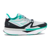 Championes de running Diadora Atomo V7000, color gris con detalles en fucsia, turquesa y blanco. Cuentan con suela de goma y cordones bicolores.