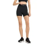 Short deportivo negro de tiro alto, marca New Balance, modelo High Rise 5". Cuenta con cintura elástica con logo de la marca y tecnología NB DRY de secado rápido.