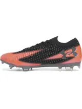 Championes de fútbol Under Armour modelo UA Shadow Elite 3 FG, diseñados para velocidad y agilidad en superficies de terreno firme. Presentan una parte superior textil UA IntelliKnit en color negro con degradado naranja y detalles multicolores, con el logotipo de la marca en el lateral y suela exterior de fibra de carbono con tapones.