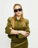 Pulsera rígida plateada con dos cristales grises en los extremos.