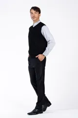 Chaleco azul marino de punto con cuello en V.