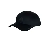 Gorra Adidas de running unisex, color negro, con logo de la marca en el frente y tecnología Aeroready.
