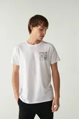 Pantalón de jogging gris con puños y logo estampado.