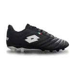 Championes de fútbol Lotto de cuero negro con detalles en blanco y bandera italiana en el lateral. Presenta suela con tapones para césped natural.