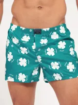 Bóxer de algodón blanco con estampado de flores pequeñas color celeste, con cintura elástica y logo de la marca en el centro.