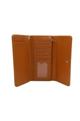 Billetera color borgoña con aplique con la palabra "Trendy" en color lila. Incluye llavero con la palabra "Trendy".