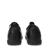 Championes de fútbol Umbro modelo Vibe TF, color turquesa con detalles en blanco. Diseñados para césped sintético, cuentan con suela con tapones pequeños para mayor tracción y estabilidad.