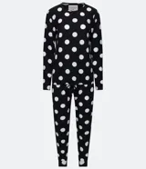 Pijama de dos piezas con estampado de lunares blancos sobre fondo negro. Incluye una blusa de manga larga con cuello redondo y un pantalón largo con cintura elástica y cordón ajustable.
