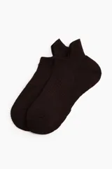 Pack de cinco pares de medias deportivas de corte soquete, confeccionadas con tejido funcional DryMove que absorbe el sudor. Incluye tonos variados desde blanco hasta marrón oscuro, con soporte en el arco, paneles de ventilación y refuerzo en punta y talón.