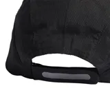 Gorra Adidas Adizero negra, ideal para running. Confeccionada con tejido transpirable HEAT.RDY y perforaciones láser para mayor ventilación. Cuenta con cierre ajustable en la nuca y visera para protección solar.
