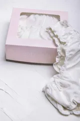 Pack de tres bombachas vedetina de algodón color blanco con terminaciones con frunces.