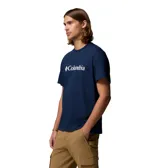 Remera azul marino de manga corta, con cuello redondo y el logotipo de Columbia impreso en grande en el centro del pecho en color blanco.