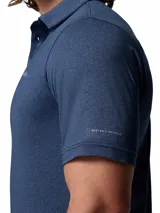 Polo Columbia modelo Parsons Point de color azul marino, de manga corta y cuello camisero con cierre frontal de botones. Confeccionado con tecnología Omni-Shade™ UPF 50 y Omni-Wick™.
