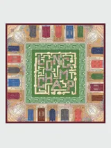 Pañuelo de seda cuadrado con diseño estampado que representa puertas de edificios ornamentados y un laberinto central en tonos verdes y beige.