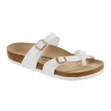 Sandalia Birkenstock modelo Mayari con tiras blancas de Birko-Flor, hebillas metálicas ajustables y plantilla anatómica de corcho y látex.