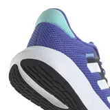 Championes de running Adidas Response Runner, color violeta con las icónicas tres tiras laterales en blanco y detalles en azul oscuro. Presentan una mediasuela de EVA para mayor amortiguación, plantilla OrthoLite y suela de goma con gran agarre.