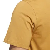 Remera de manga corta color mostaza con un gran logo Trefoil de Adidas Skateboarding estampado en gris oscuro en el pecho.