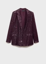 Chaqueta de corte recto con diseño de lentejuelas en color bordó, cuello con solapa, cierre frontal de un botón, manga larga y dos bolsillos delanteros con solapa.