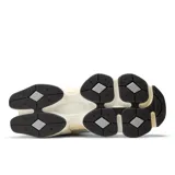 Championes New Balance modelo 9060 de diseño unisex, con parte superior de malla y superposiciones de gamuza en tonos grises y beige. Cuentan con una entresuela de doble densidad con amortiguación ABZORB y SBS, y suela con patrón de diamante.