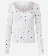 Blusa de pijama de manga larga con escote redondo, confeccionada en tejido suave con acabado peach touch. Presenta un estampado de rayas verticales finas y corazones pequeños, con detalle de encaje en el cuello y un pequeño lazo decorativo.