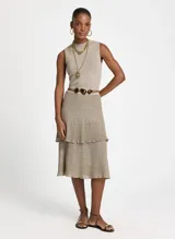 Pollera midi plisada color beige con lurex dorado, cintura elastizada y corte evasé.