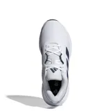 Championes de running Adidas Galaxy 7, color blanco con detalles en azul marino. Presentan un diseño de malla transpirable, cierre con cordones y suela con tecnología Cloudfoam para mayor amortiguación.