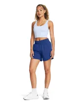 Short deportivo Under Armour de tejido elástico, con cintura elástica, bolsillos laterales y bajo curvado.