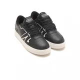 Championes urbanos Lacoste modelo L001 Baseline, color blanco con detalles en negro.