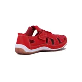 Guillermina casual color coral con calado y ajuste con velcro.